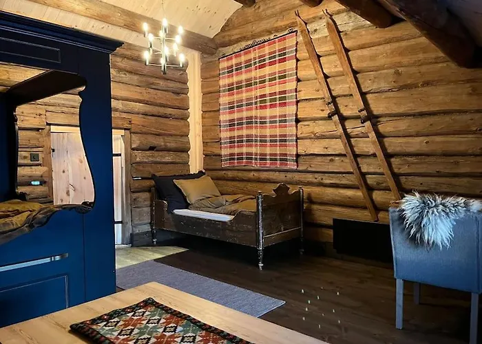 Feriehus Rudland Gard - Unik Gardsovernatting I Stabbur Fra 1750