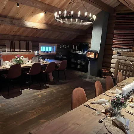 Prázdninový dům Rudland Gard - Unik Gardsovernatting I Stabbur Fra 1750 *